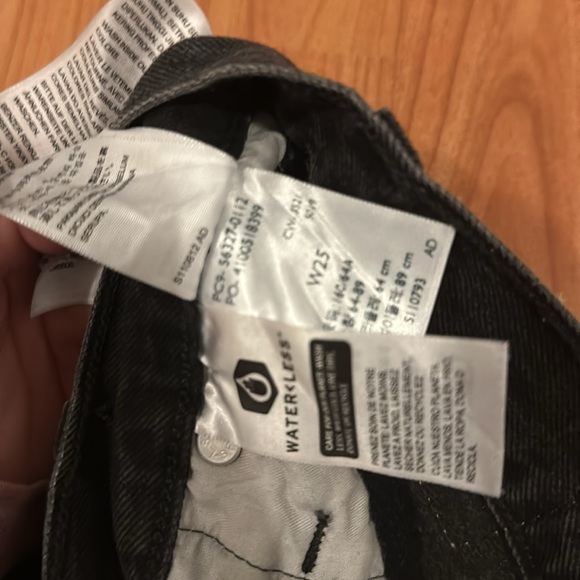 Levi shorts - Picture 3 of 3